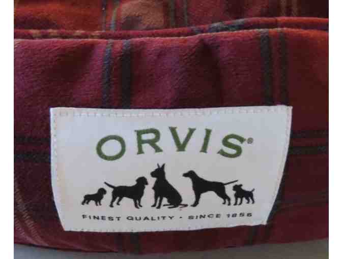 ORVIS comfortfill round dog's nest plus toys and magnet