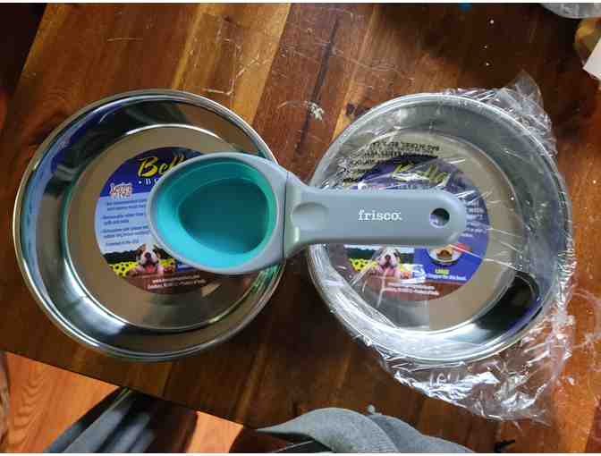 2 Pet Dishes plus collapsible scoop