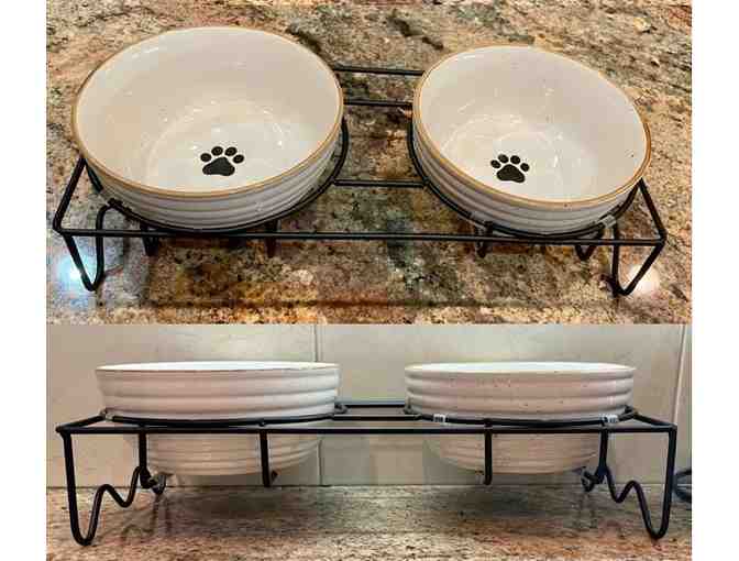 Raised Feeding stand with bowls
