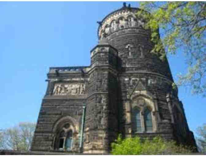A VIP Tour for Four of The Lake View Cemetery