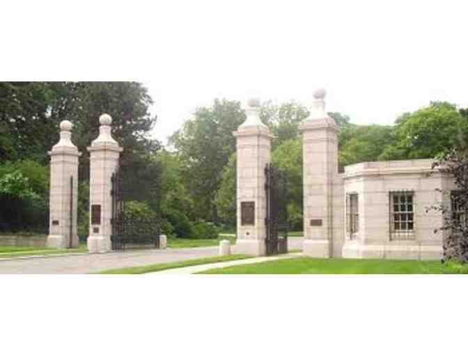 A VIP Tour for Four of The Lake View Cemetery