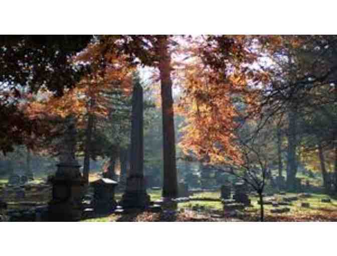 A VIP Tour for Four of The Lake View Cemetery