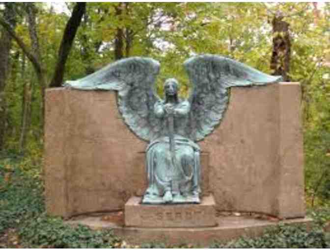 A VIP Tour for Four of The Lake View Cemetery