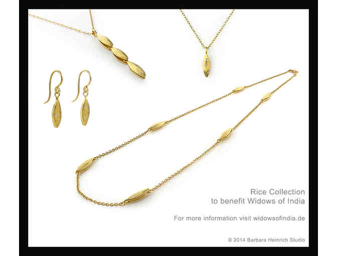 An Exquisite Gold and Diamond 'Rice' Pendant