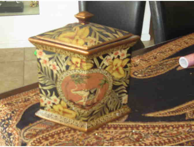 Vase with lid.
