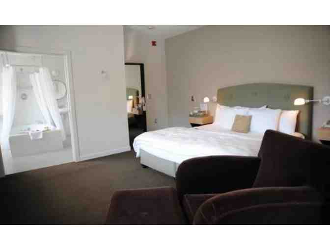 EO Inn and Spa - Orlando, FL. - A one-night stay in a Queen Size Room