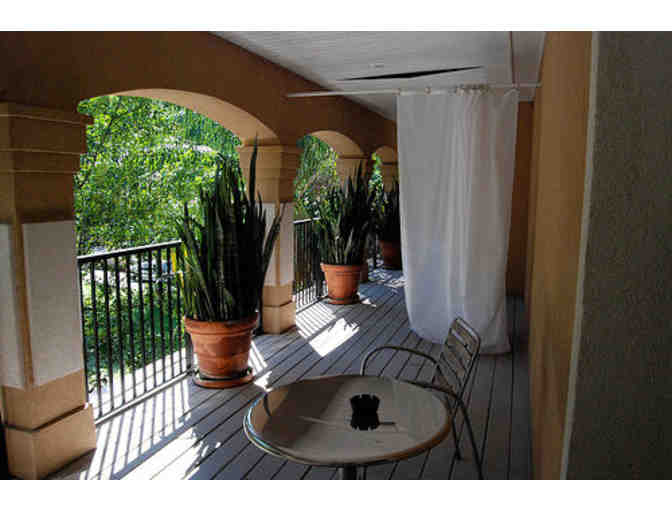 EO Inn and Spa - Orlando, FL. - A one-night stay in a Queen Size Room