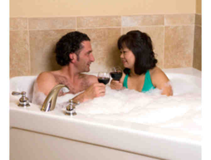 GRAND PORTAGE LODGE CASINO JACUZZI SUITE
