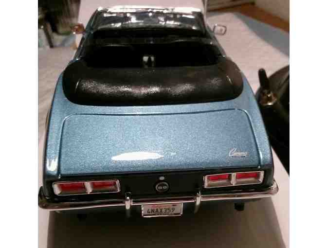 Autographed Brad Paisley Photo, Moonshine in the Trunk CD & Tee-Shirt , Country Nation Car