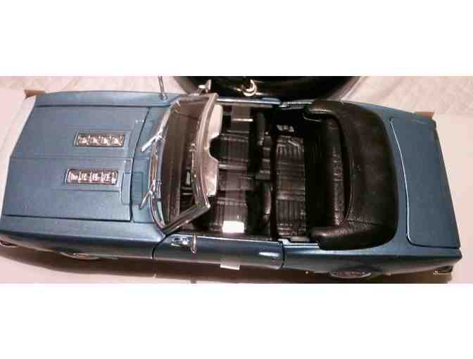 Autographed Brad Paisley Photo, Moonshine in the Trunk CD & Tee-Shirt , Country Nation Car