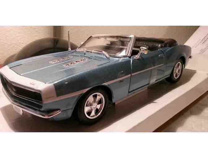 Autographed Brad Paisley Photo, Moonshine in the Trunk CD & Tee-Shirt , Country Nation Car