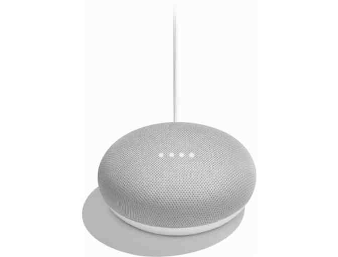 Smart Home: Google Home Mini & Philips Hue Go Table Lamp