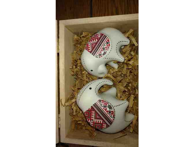 Beautiful Handpainted Ceramic Elephant Salt & Pepper Shaker Box Set