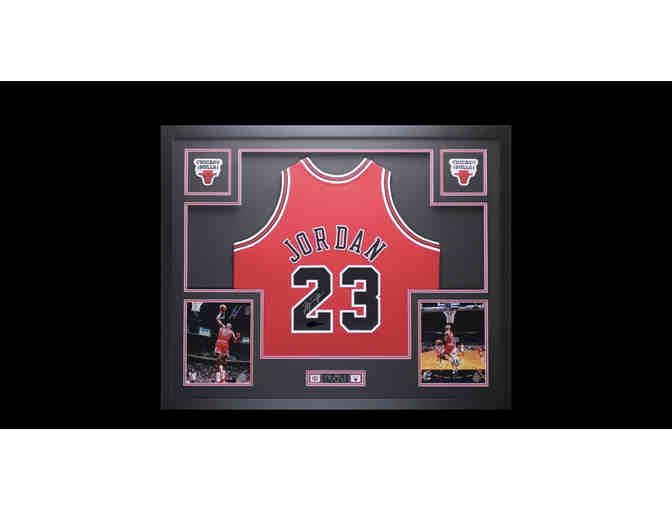 Michael Jordan Chicago Bulls Signed Jersey with Certificate of Authenticity - Photo 1
