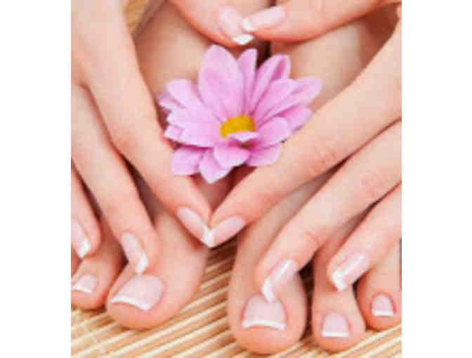 Blooming Nails - Manicure - Photo 1