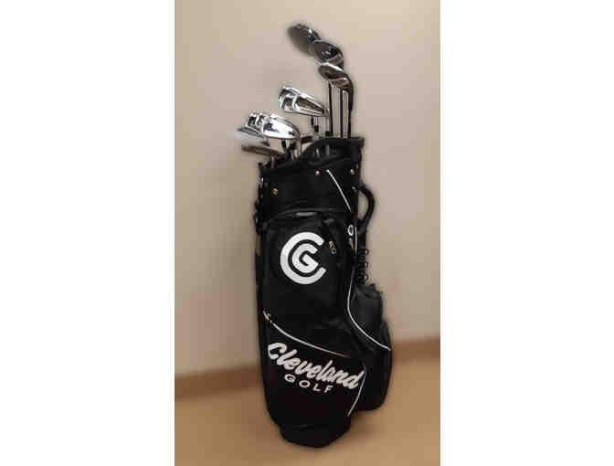 Cleveland golf club set with bag