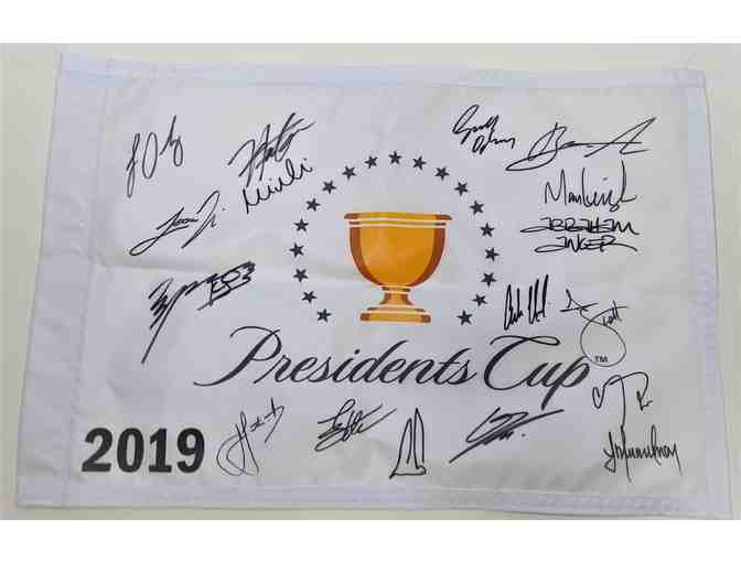 2019 Presidents Cup autographed International Team Flag