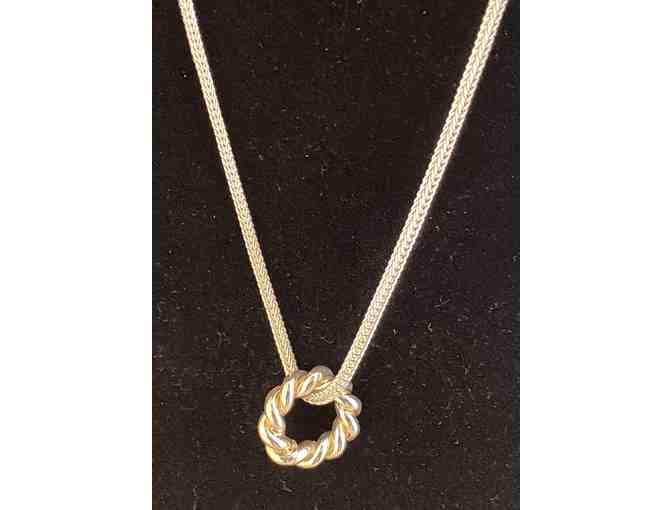 Isabel Lennse Twist Pendent & Chain