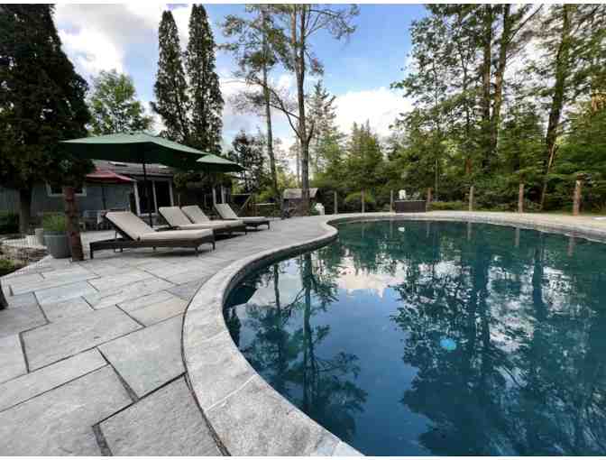 A Weekend in Woodstock! Mid-century Vacation Home