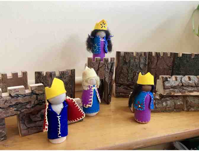 Wooden Peg Royal Family and Castle Set