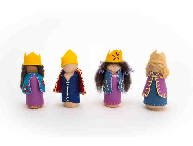 Wooden Peg Royal Family and Castle Set