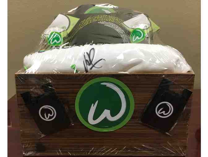 Wahlburgers Basket