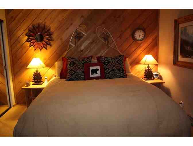 Mammoth Lakes Three Night Stay for 5 People