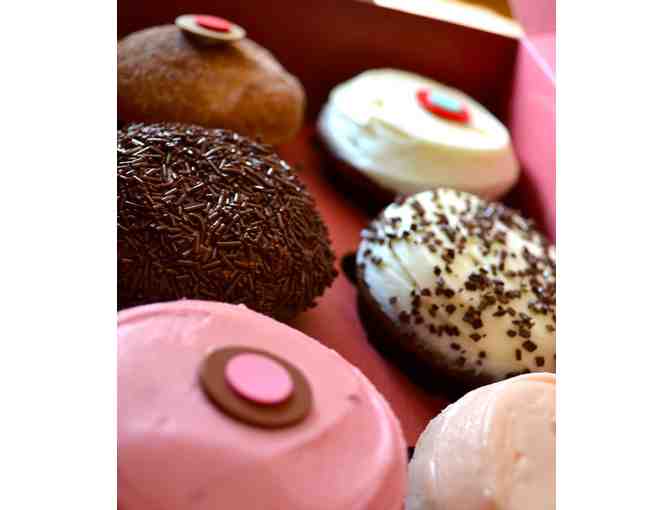 Simply Delicious: Two Dozen Sprinkles Cupcakes