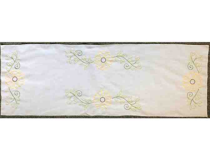 Beautiful Embroidered Sunflower Table Runner
