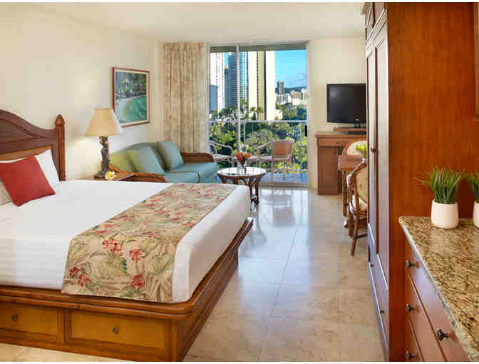 Oahu/Kauai/Molokai/Lanai: Aqua Hotels and Resorts