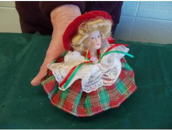 $30 gift card to Salon Sei Bella along with a 'Red Hat' theme basket