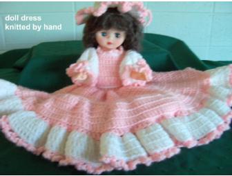 'In the Pink' theme basket features a capodimonte rose