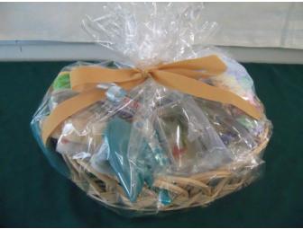 Two admissions to the New England Aquarium with a fun 'sea' basket included