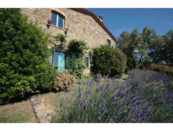 Tuscan Getaway: Picturesque Villa in Tuscany with private pool for up to 13 guests