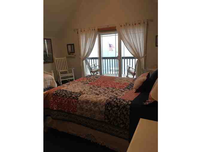 Waterfront Beach Cottage - 2-Night Stay for up to 15 People - Samish Island, WA