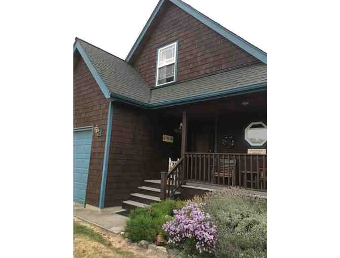 Waterfront Beach Cottage - 2-Night Stay for up to 15 People - Samish Island, WA