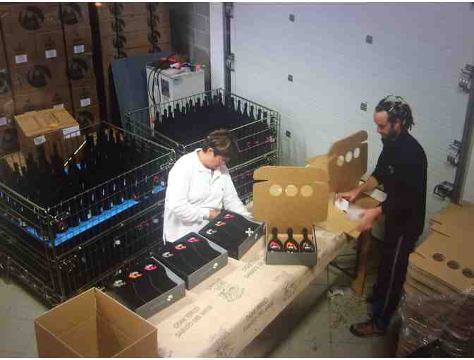 Rare La Birra di Meni 3 Bottle Gift Set includes 4 Stemmed TEKU glasses