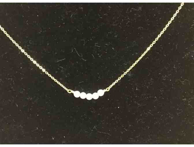 Exquisite 8' pearl necklace