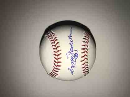 Autograph Baseball of New York Yankees Reggie Jackson