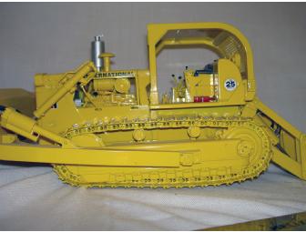 Model: TD-25 Crawler with ROPS, Blade (Ripper missing)