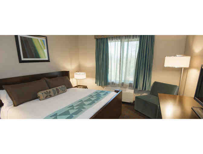 1 Night Stay at Win-River Dining & Shopping Package