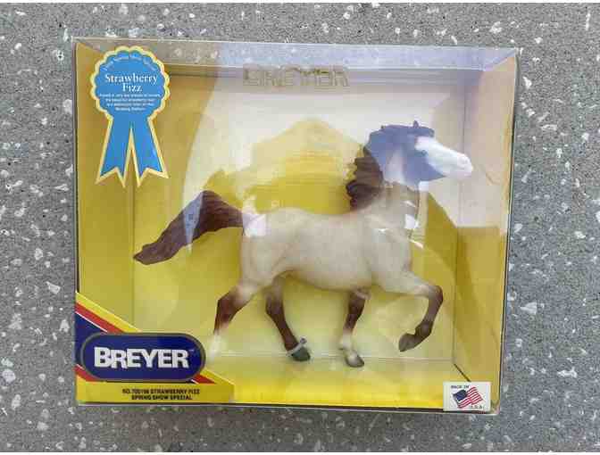 Breyer 1998 Strawberry Fizz Spring Show Special Collectible Horse