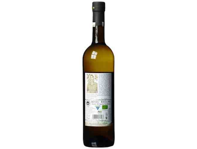 Embassy of Germany Fun Information Pack: Includes Wine, Books, T-shirts and Much More!