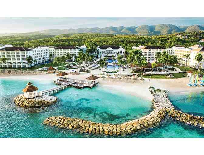 All Inclusive Hyatt Vacation for 2, with American Airlines flights!