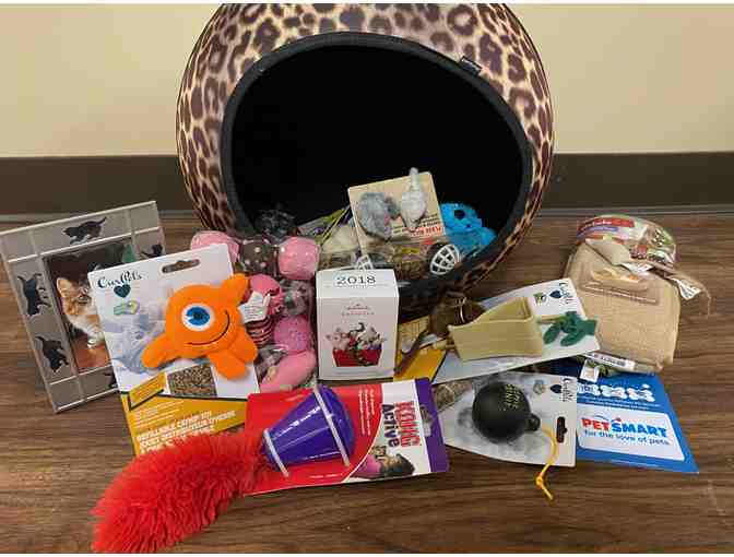 $25 PetSmart Gift Card with Cat Hidey Bed with Toys!