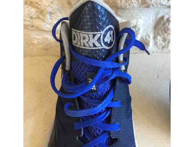 Dallas Mavericks Dirk Nowitzki Autographed Shoes