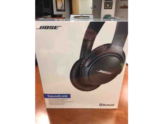 $100 Gift Card to Atlantic City Tanger Outlets & Bose Wireless Headphones