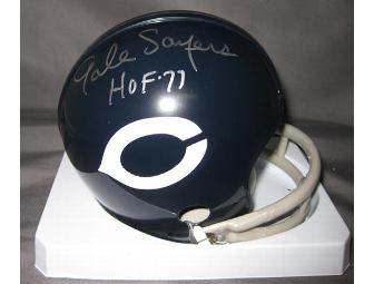 Gale Sayers Autographed 2-Bar Chicago Bears TB Mini Helmet with 'Hall Of Fame 77'