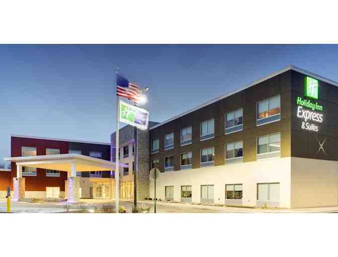 1 night stay with complimentary Breakfast at the Holiday Inn Express & Suites - Photo 1