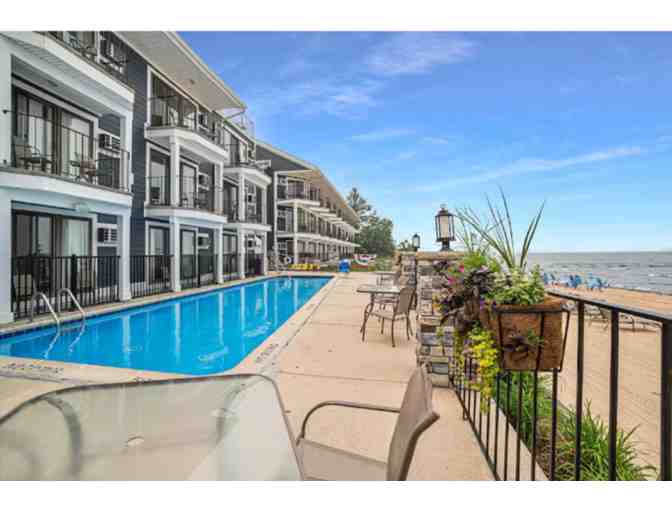 Traverse City Condo Getaway - Photo 2